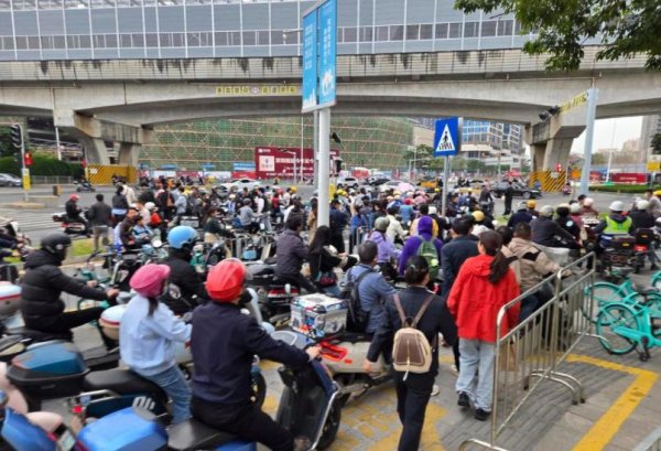 98策略 2025年“电动两轮车”赢家产生：今年刚过半，销量就达到879万台